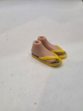 Bratz Doll Flip Flop Sandals Yellow Plastic Doll Shoes For Small Dolls